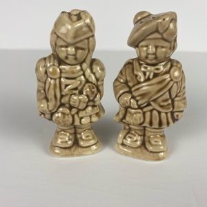 Vtg Brown Celtic Scottland Salt & Pepper Shakers